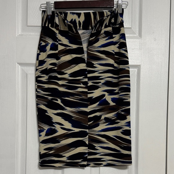 Abstract Pattern Pencil Skirt - Picture 6 of 8
